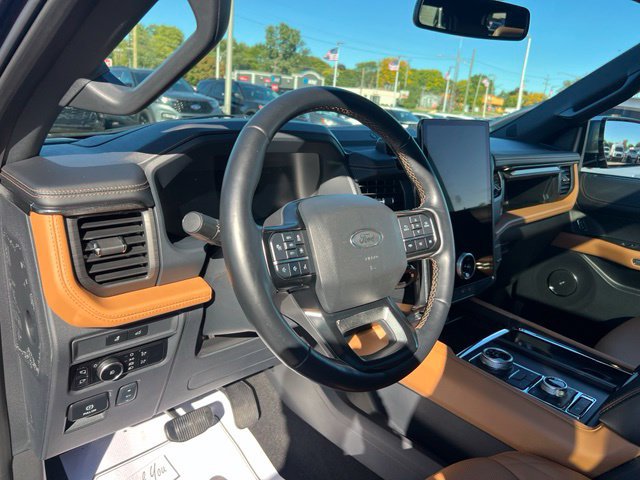 Certified 2024 Ford Expedition Platinum AWD/4WD image 7