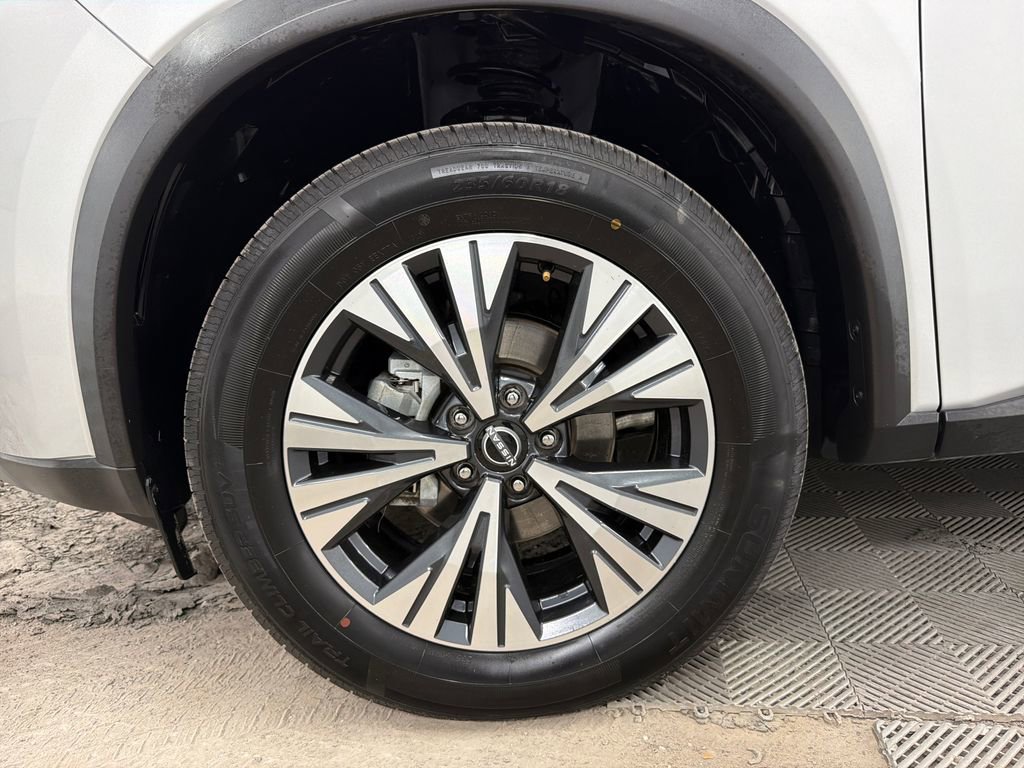 Used 2023 Nissan Rogue SV FWD image 13