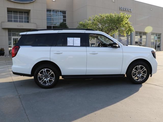 Certified 2025 Ford Expedition Active AWD/4WD image 7