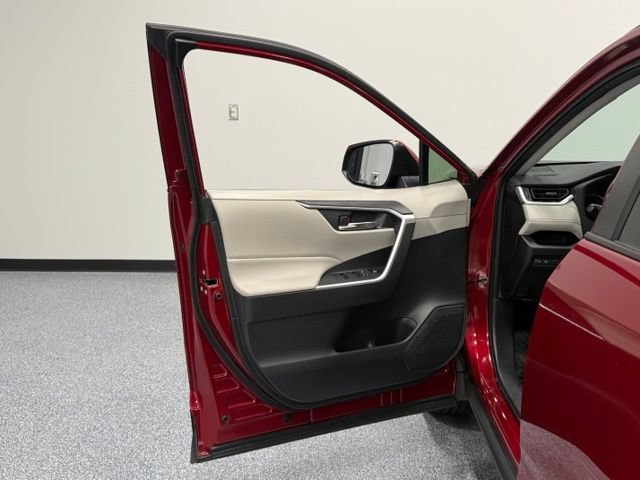 Used 2019 Toyota RAV4 XLE Premium FWD image 13