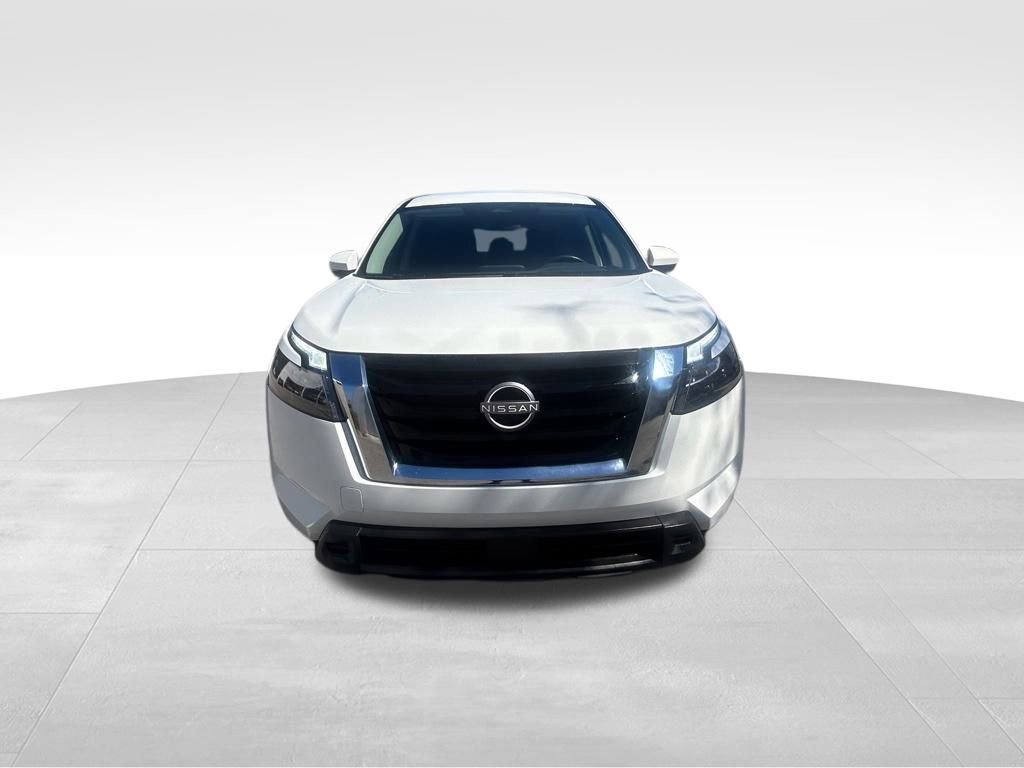 Used 2025 Nissan Pathfinder SV image 8