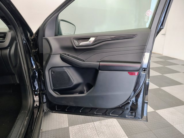 Certified 2025 Ford Escape ST-Line AWD/4WD image 13