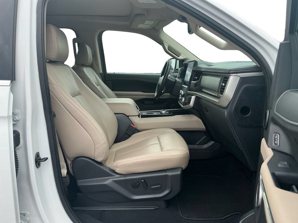 Certified 2024 Ford Expedition XLT RWD image 22