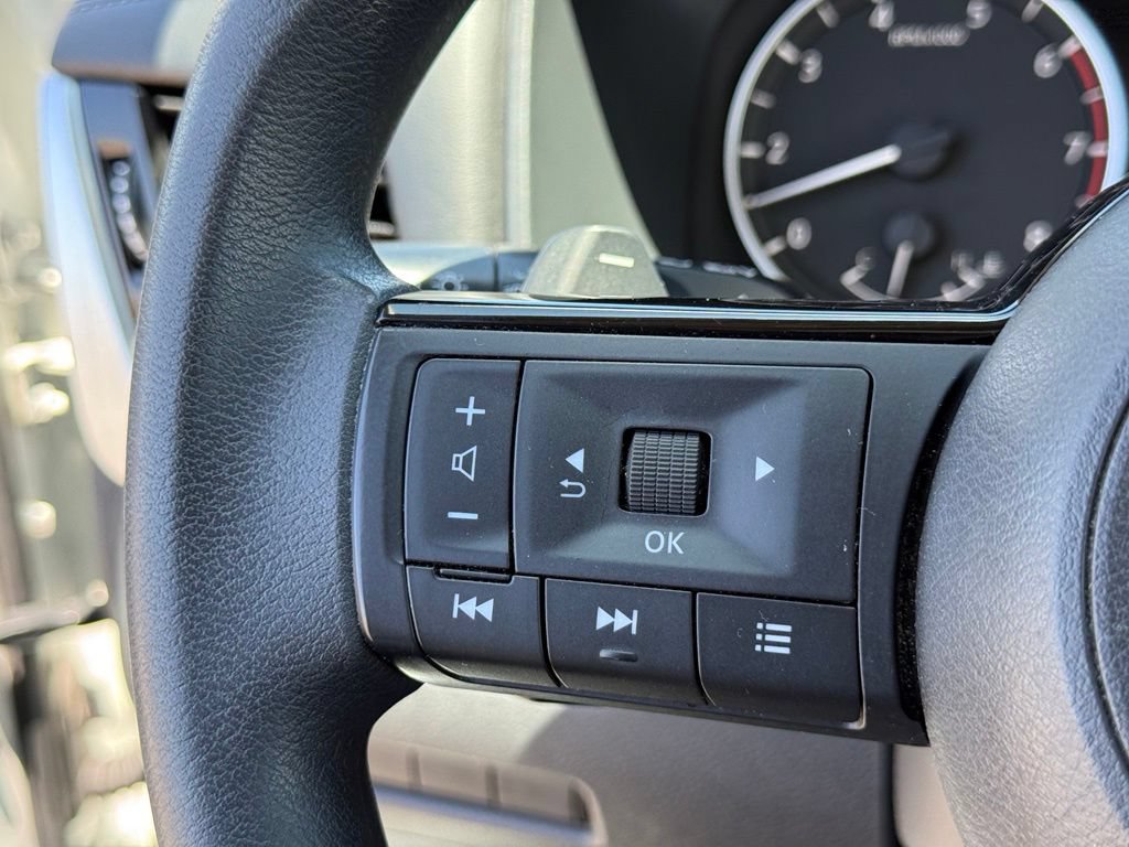 Used 2021 Nissan Rogue SV FWD image 15