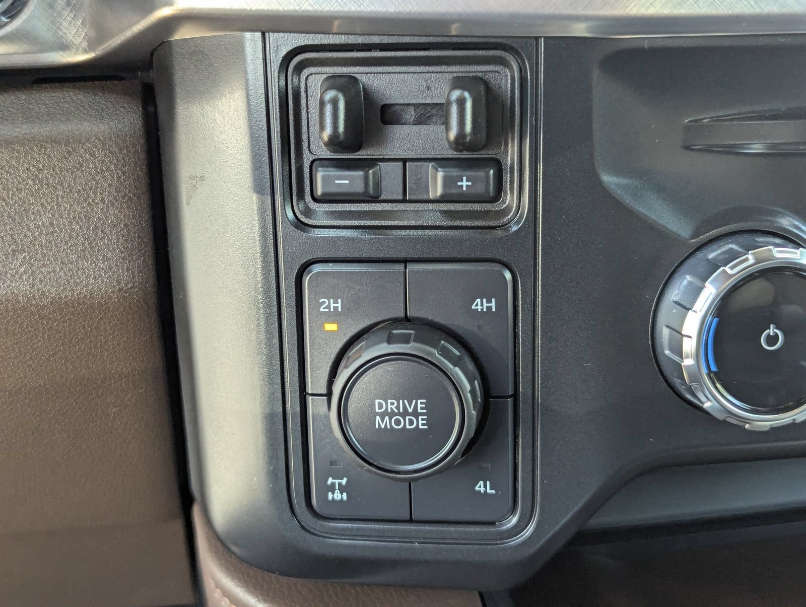 Certified 2025 Ford F250 King Ranch AWD/4WD image 31
