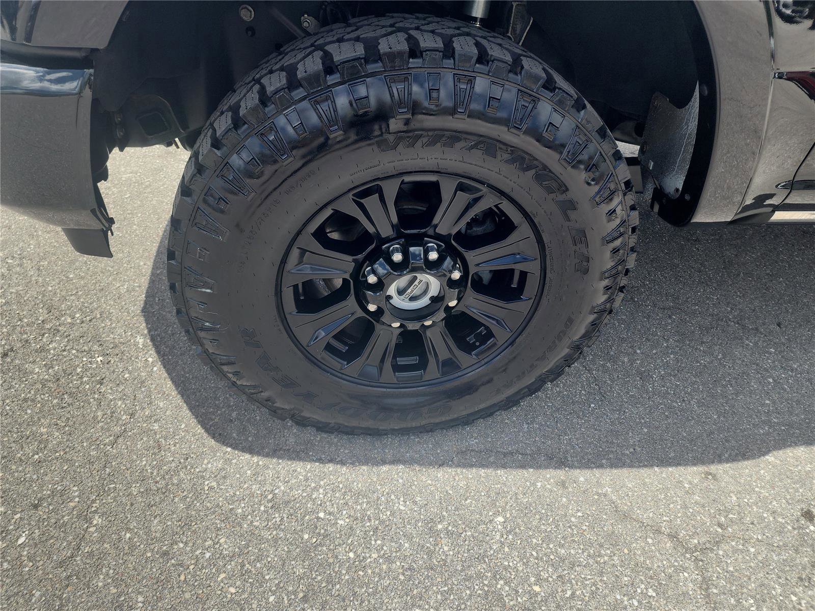 Certified 2020 Ford F350 Platinum w/ Tremor Off-Road Package AWD/4WD image 10