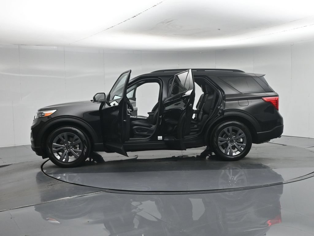 Certified 2023 Ford Explorer XLT w/ Equipment Group 202A RWD image 5
