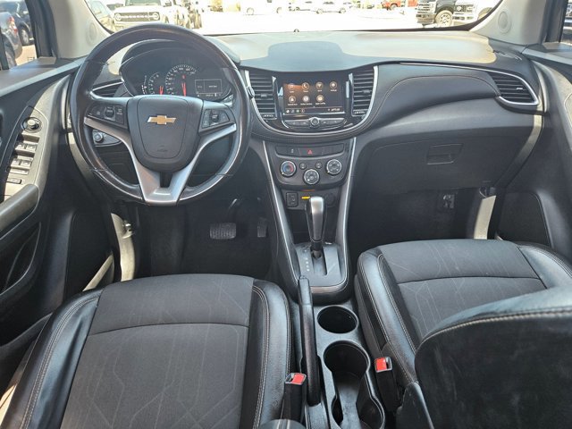Used 2021 Chevrolet Trax LT w/ Midnight Edition image 16