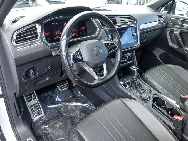 Used 2023 Volkswagen Tiguan SE R-Line AWD/4WD image 11