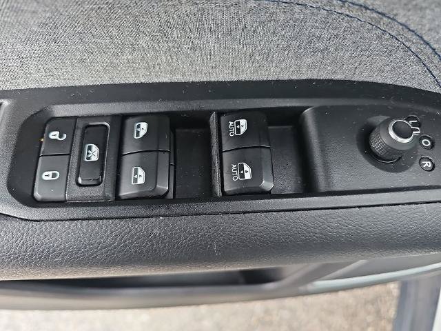 Used 2024 Jeep Compass Latitude AWD/4WD image 25