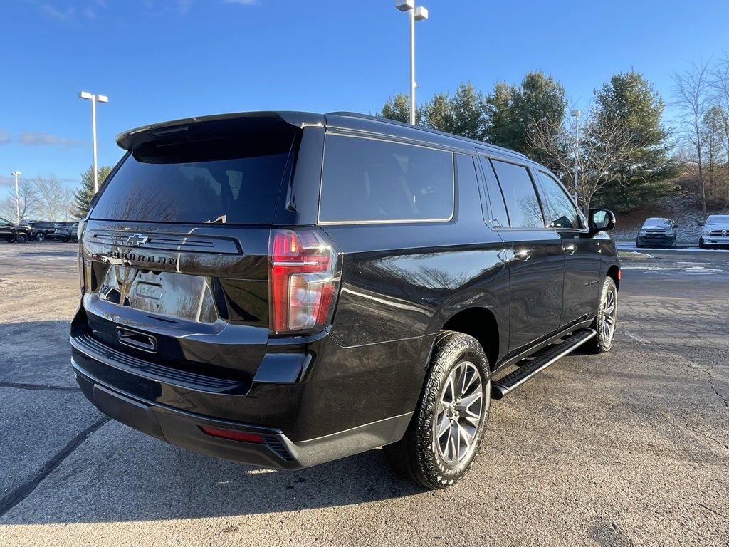 Used 2024 Chevrolet Suburban Z71 w/ Luxury Package image 3
