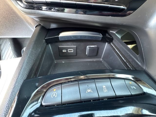 Used 2021 Buick Envision Essence FWD image 18