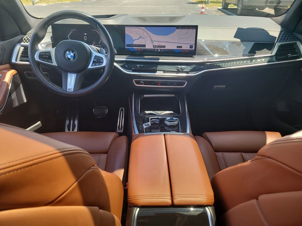 Used 2024 BMW X7 xDrive40i w/ M Sport Package AWD/4WD image 16