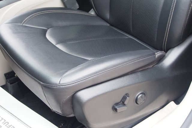 Used 2024 Chrysler Pacifica Touring-L FWD image 21