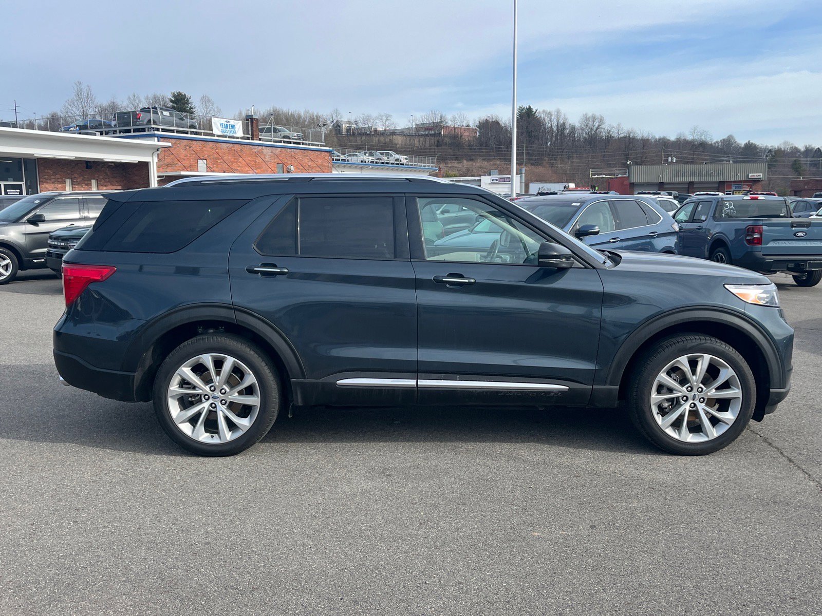 Certified 2023 Ford Explorer Platinum w/ Premium Technology Package image 2