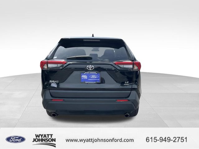 Used 2024 Toyota RAV4 LE AWD/4WD image 4