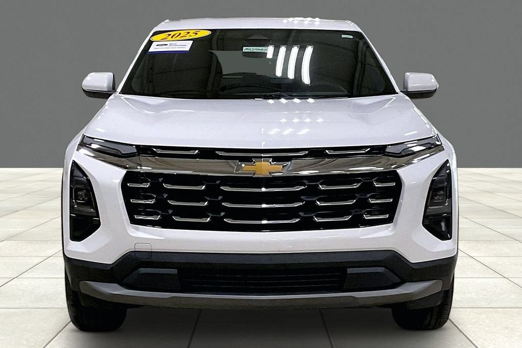 Used 2025 Chevrolet Equinox LT AWD/4WD image 3