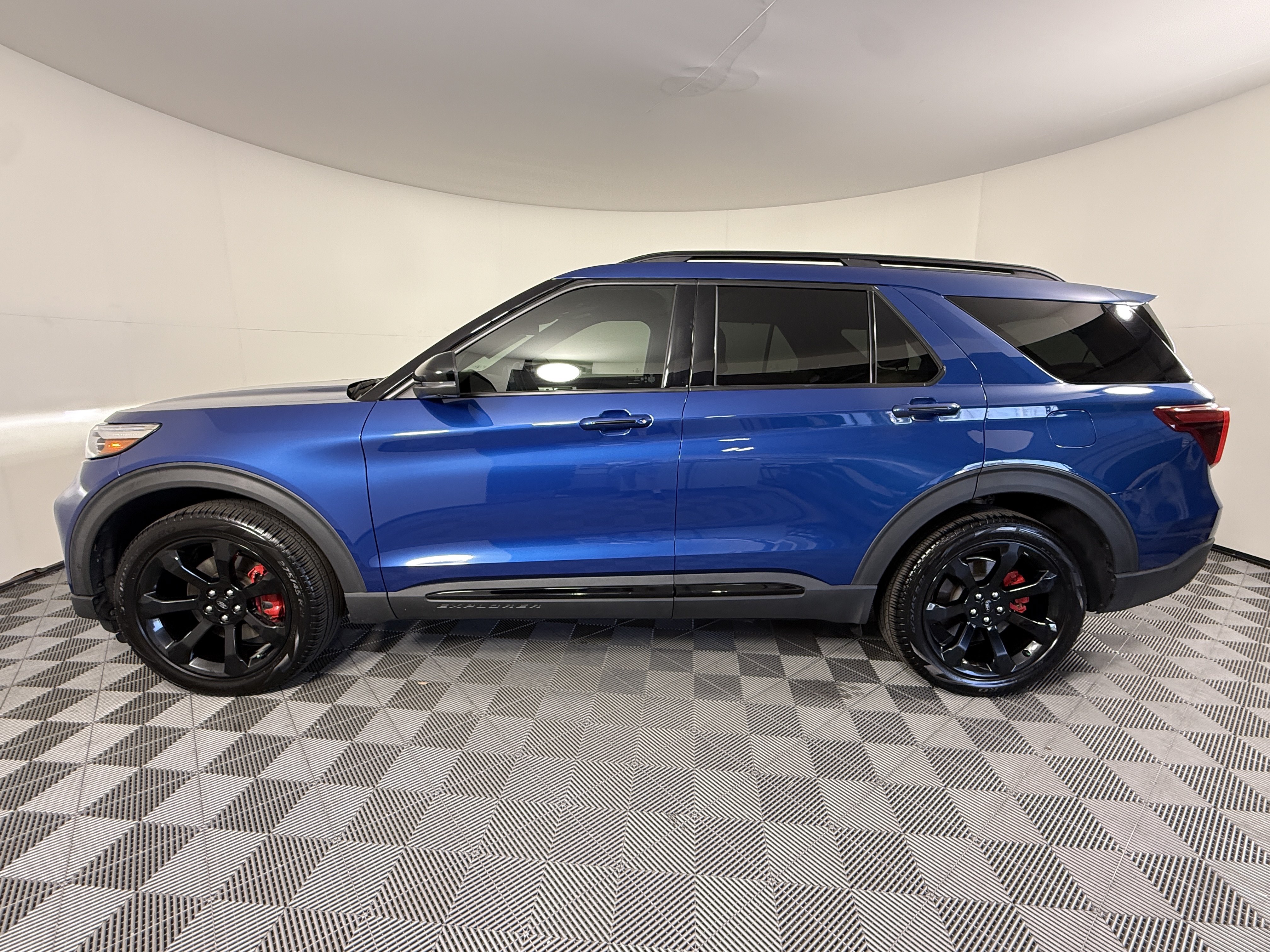 Certified 2022 Ford Explorer ST w/ Equipment Group 401A AWD/4WD image 5