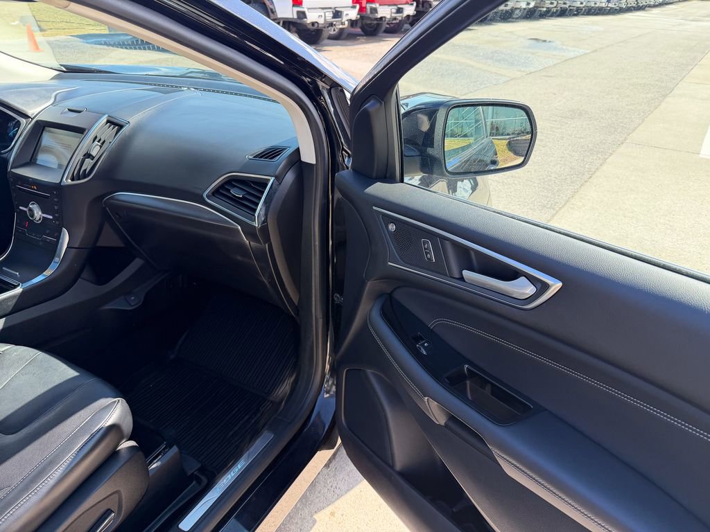 Certified 2019 Ford Edge Titanium w/ Equipment Group 301A image 19