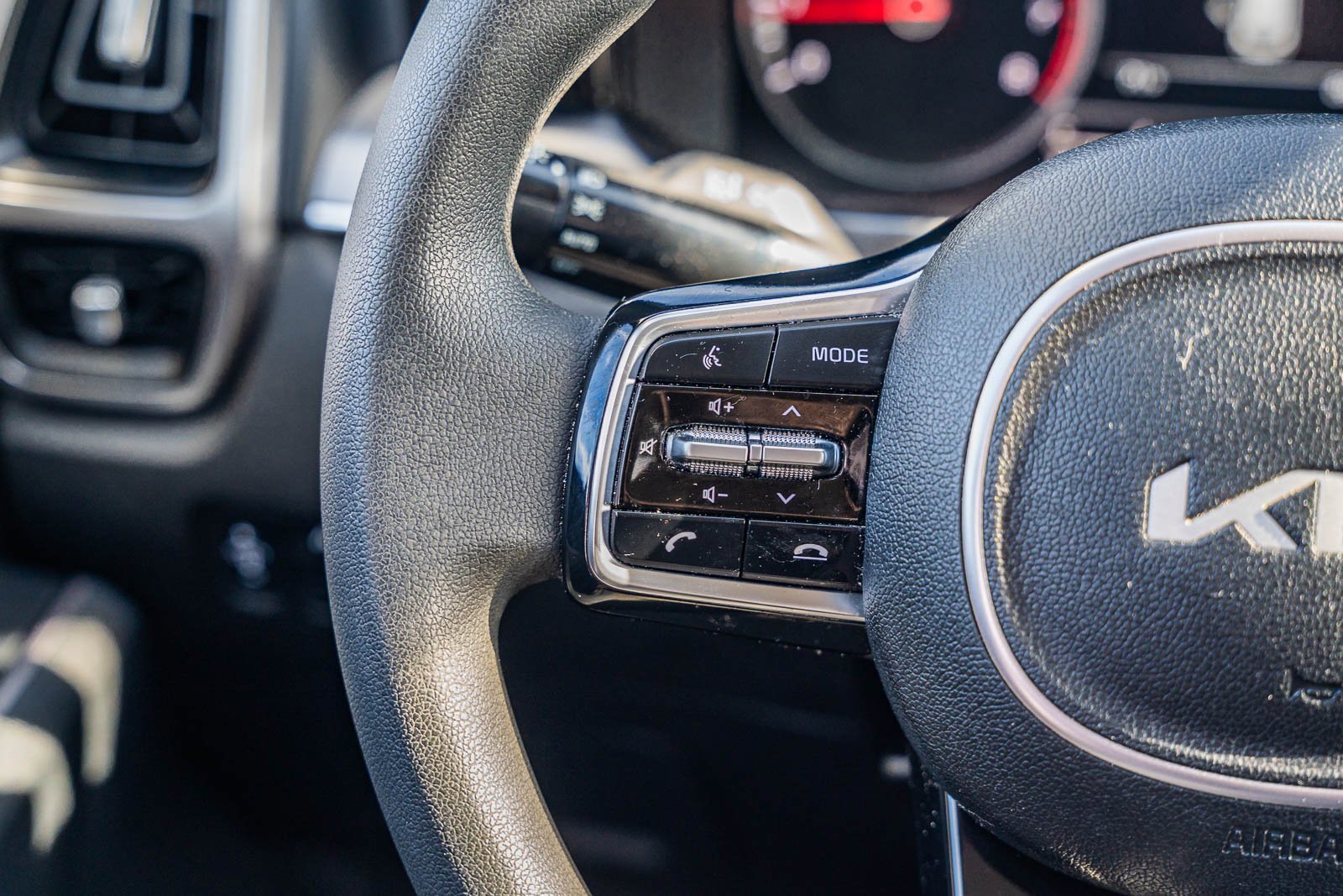 Used 2023 Kia Sorento LX image 25