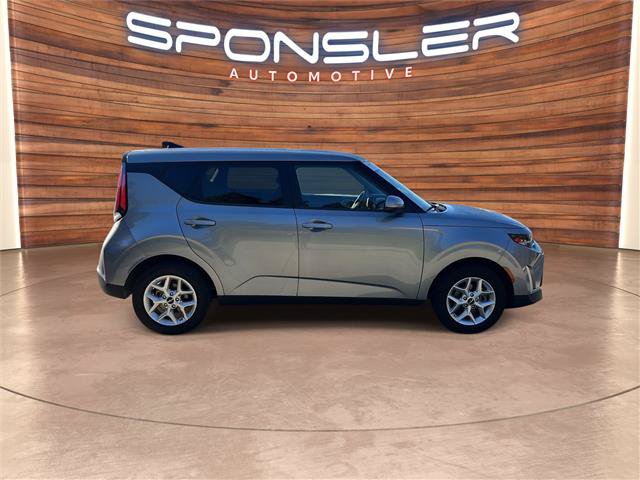 Used 2025 Kia Soul LX w/ LX Technology Package FWD image 8