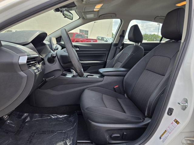 Used 2025 Nissan Altima 2.5 SV FWD image 12