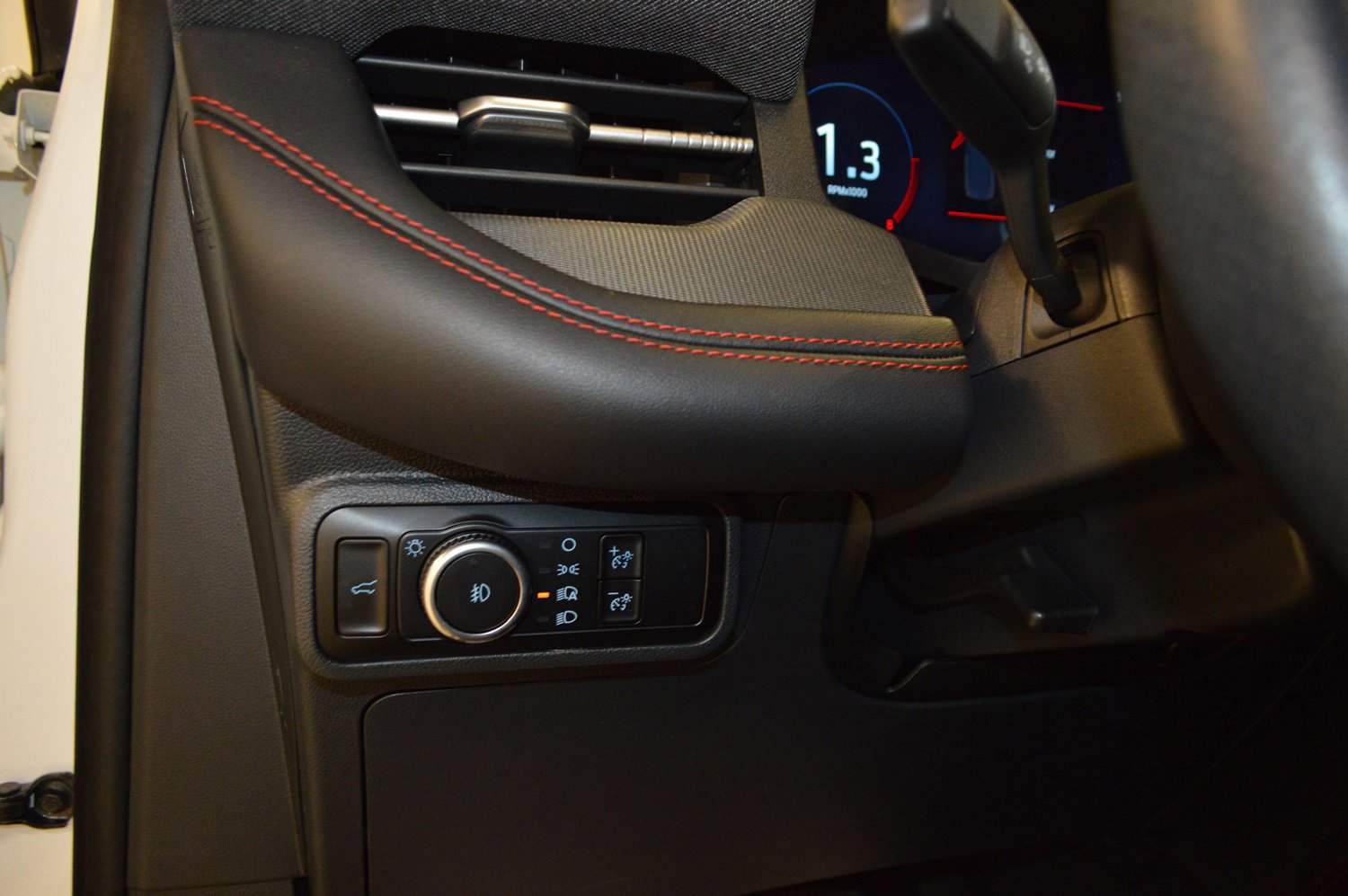 Certified 2025 Ford Explorer ST-Line image 17