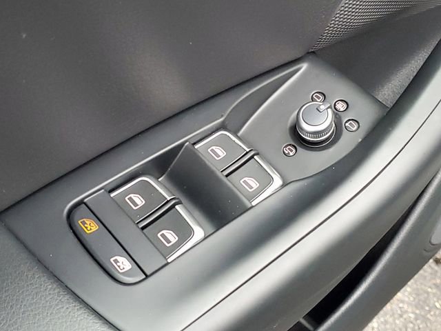 Used 2018 Audi Q3 2.0T Premium Plus w/ Premium Plus Package image 23