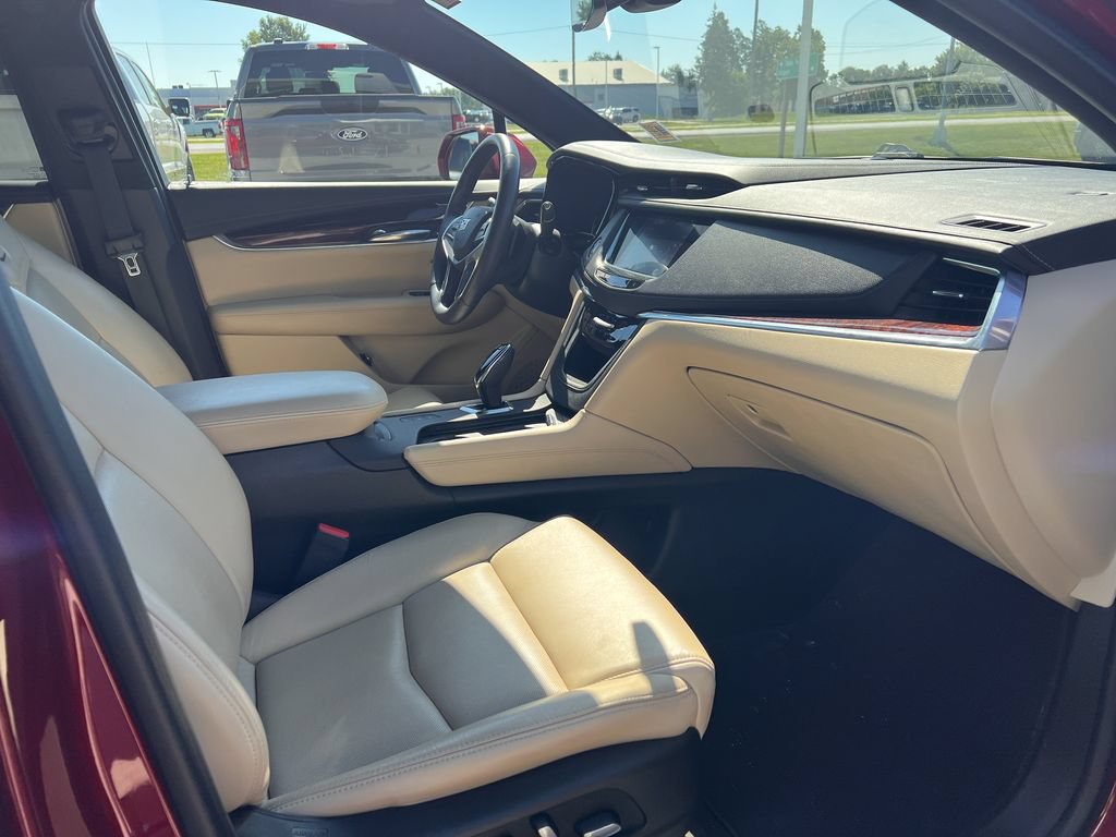Used 2017 Cadillac XT5 Luxury w/ Driver Awareness Package AWD/4WD image 19