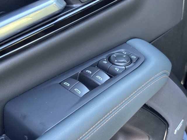 Used 2025 GMC Yukon XL AT4 w/ AT4 Premium Package AWD/4WD image 27
