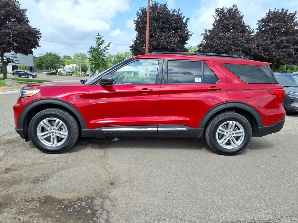 Certified 2023 Ford Explorer XLT w/ Equipment Group 202A AWD/4WD image 2