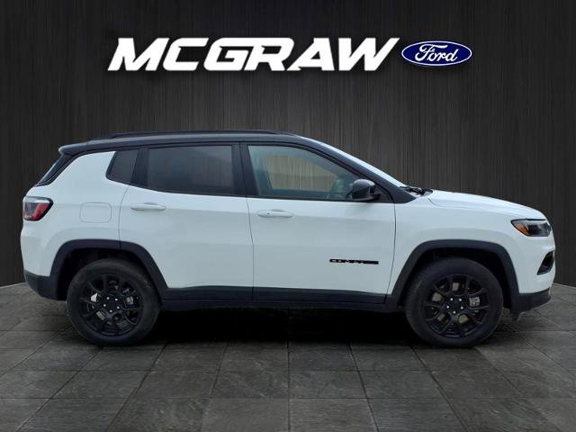 Used 2024 Jeep Compass Latitude w/ Convenience Group AWD/4WD image 6
