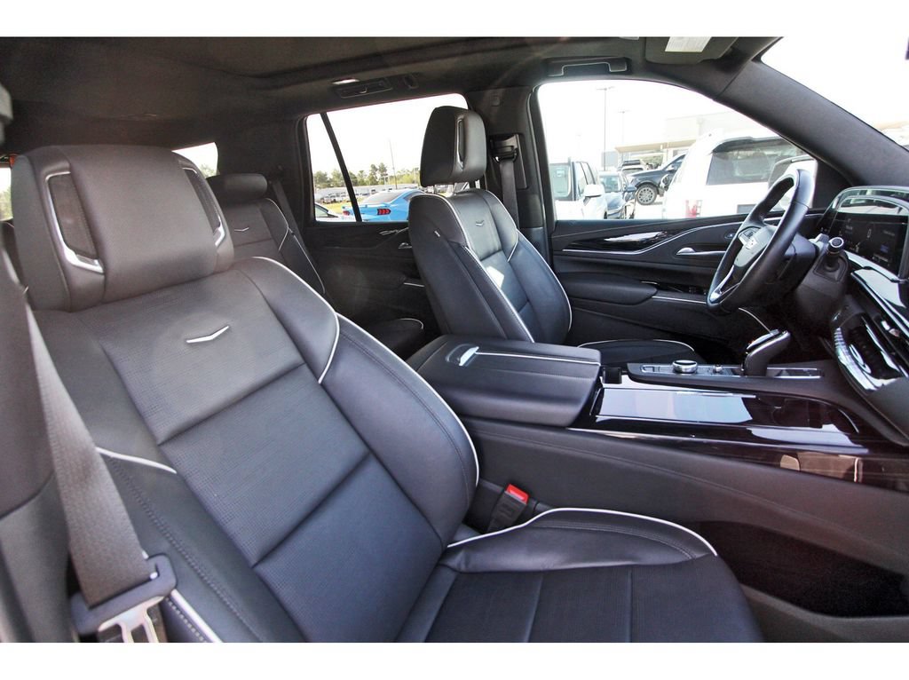 Used 2024 Cadillac Escalade Sport w/ LPO, ONYX Package AWD/4WD image 32