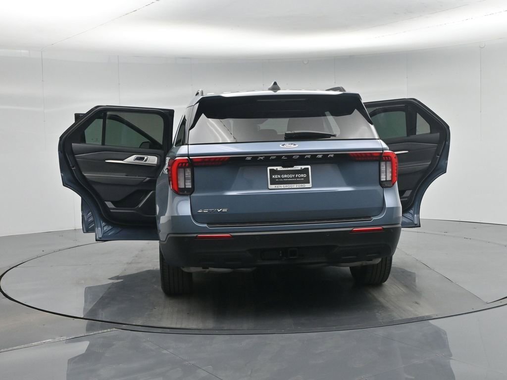 Certified 2025 Ford Explorer Active RWD image 36