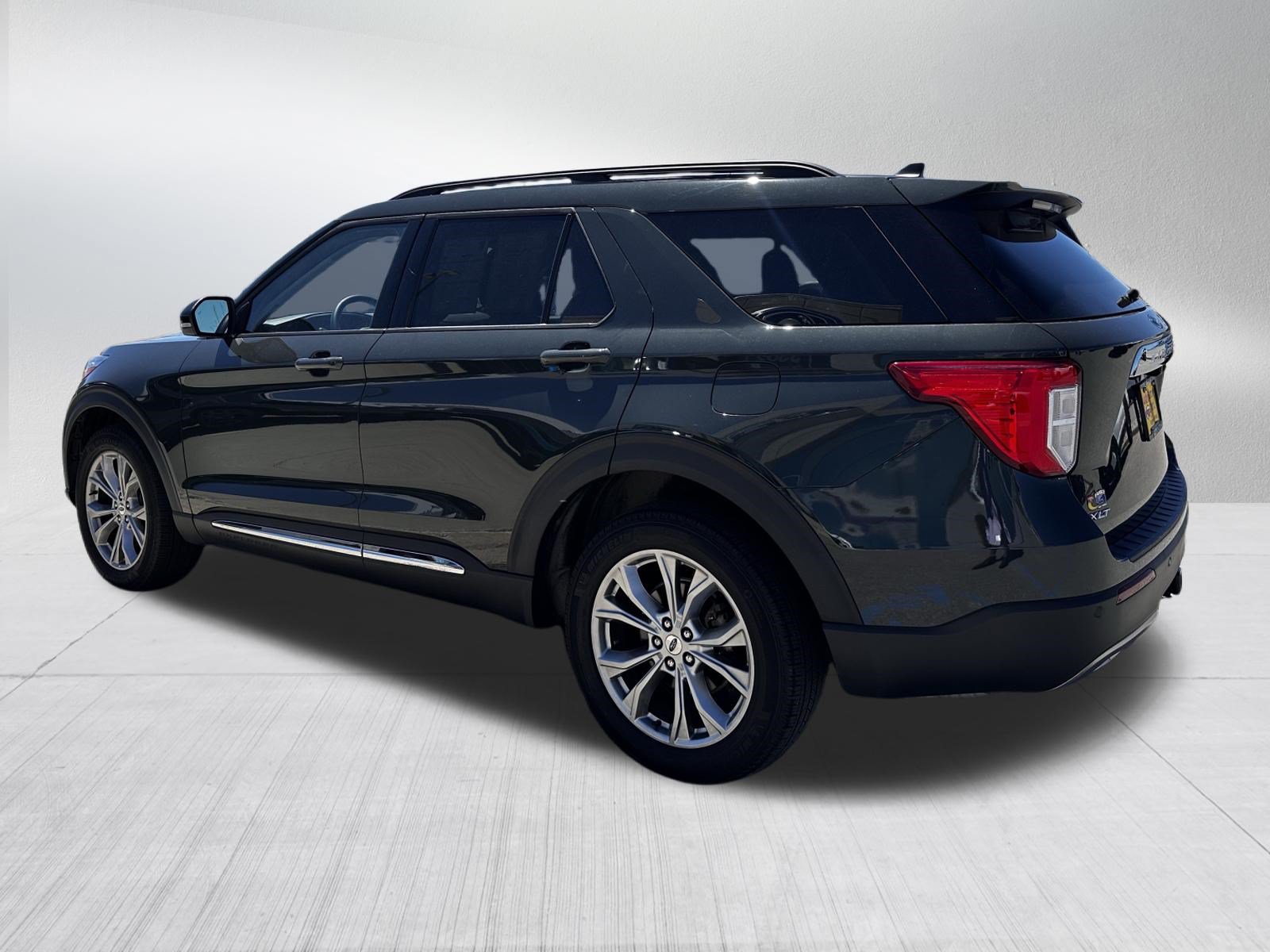 Certified 2024 Ford Explorer XLT w/ Equipment Group 202A AWD/4WD image 5