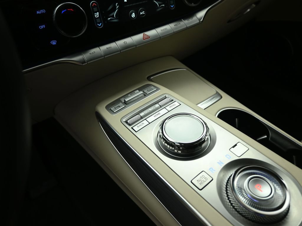 Used 2023 Genesis GV70 2.5T w/ Advanced Package image 18