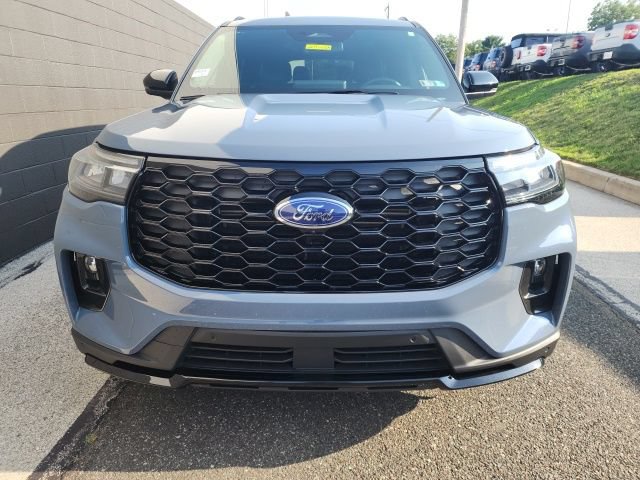 Certified 2025 Ford Explorer ST-Line w/ Premium Package AWD/4WD image 2