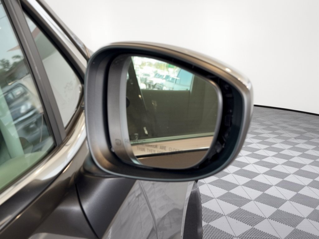 Used 2023 Chrysler Pacifica Touring-L FWD image 31