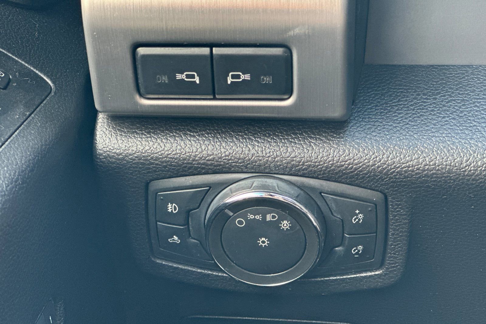 Certified 2017 Ford F150 Platinum w/ Equipment Group 701A Luxury image 29