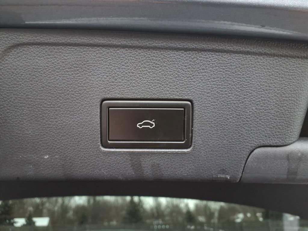 Used 2020 Volkswagen Atlas Cross Sport SE w/ Towing Package image 32