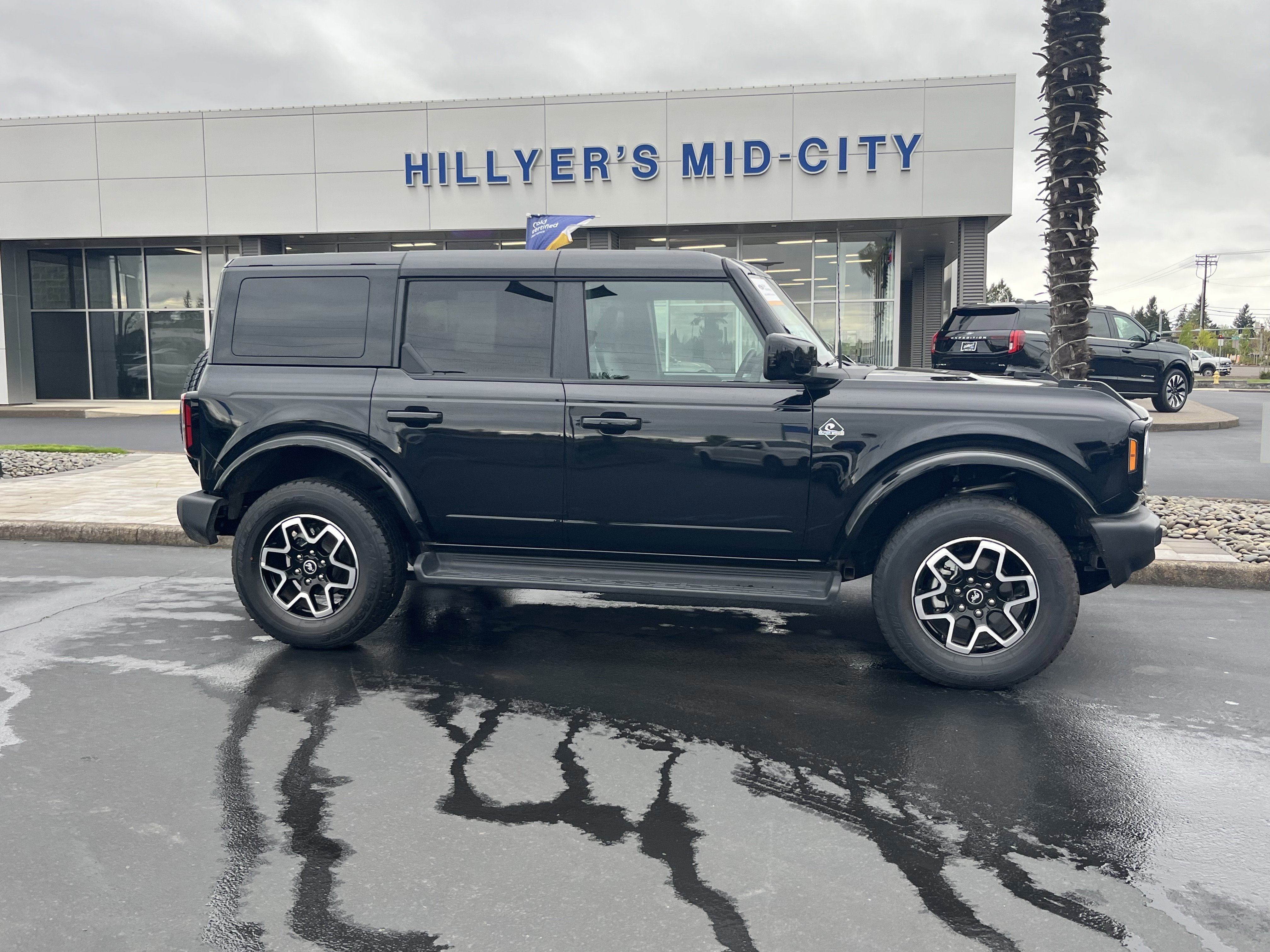 Certified 2025 Ford Bronco Outer Banks image 2