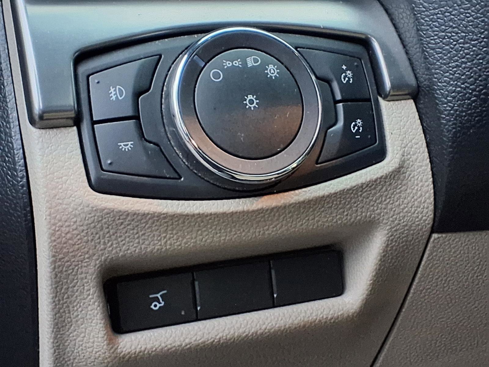 Certified 2019 Ford Explorer XLT w/ Equipment Group 202A image 19