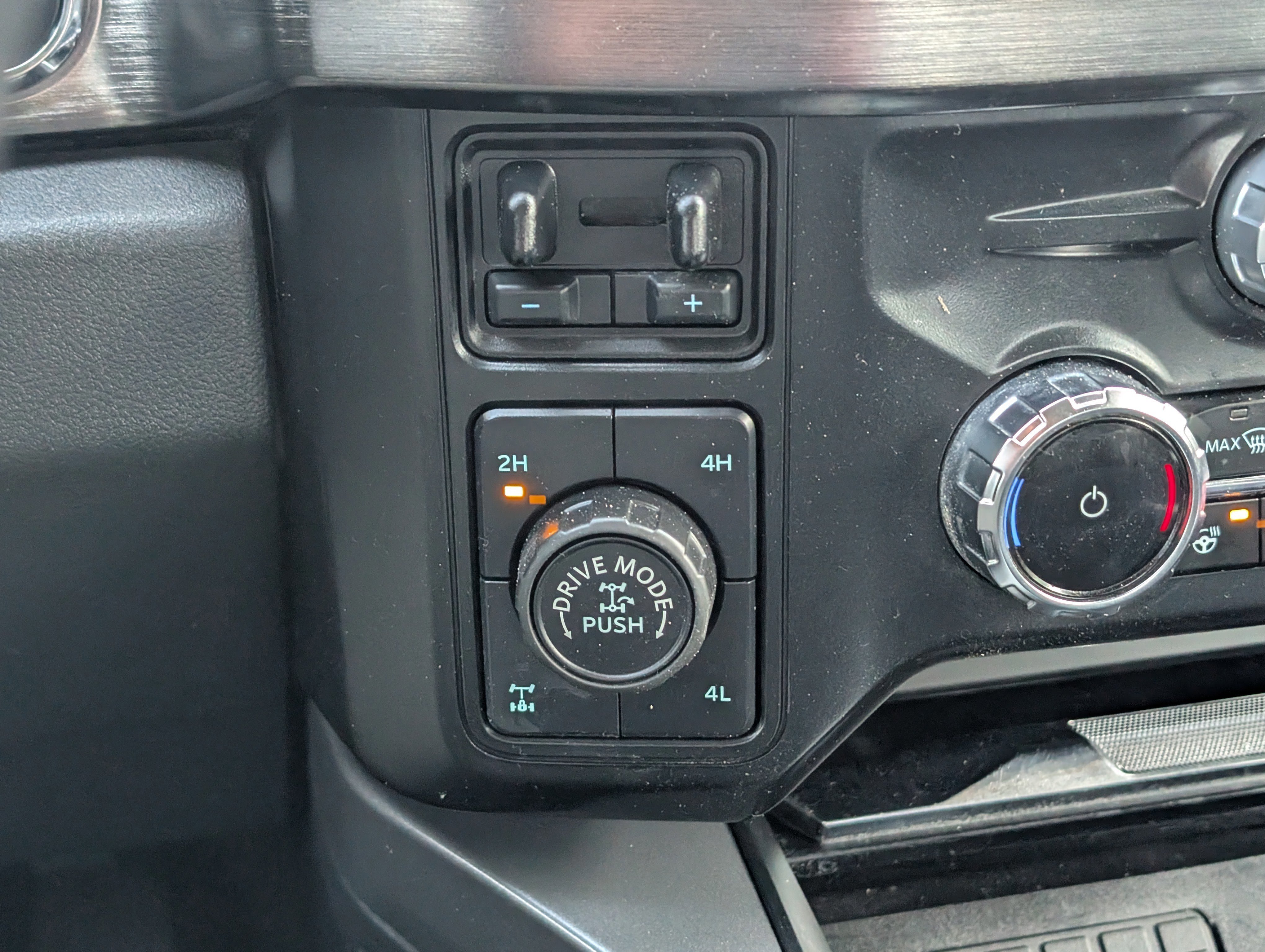 Certified 2024 Ford F250 Lariat w/ Lariat Ultimate Package image 30