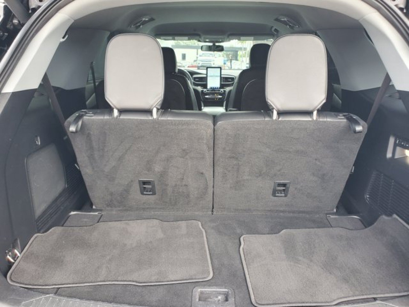 Certified 2023 Ford Explorer Limited w/ Limited Technology Package RWD image 8