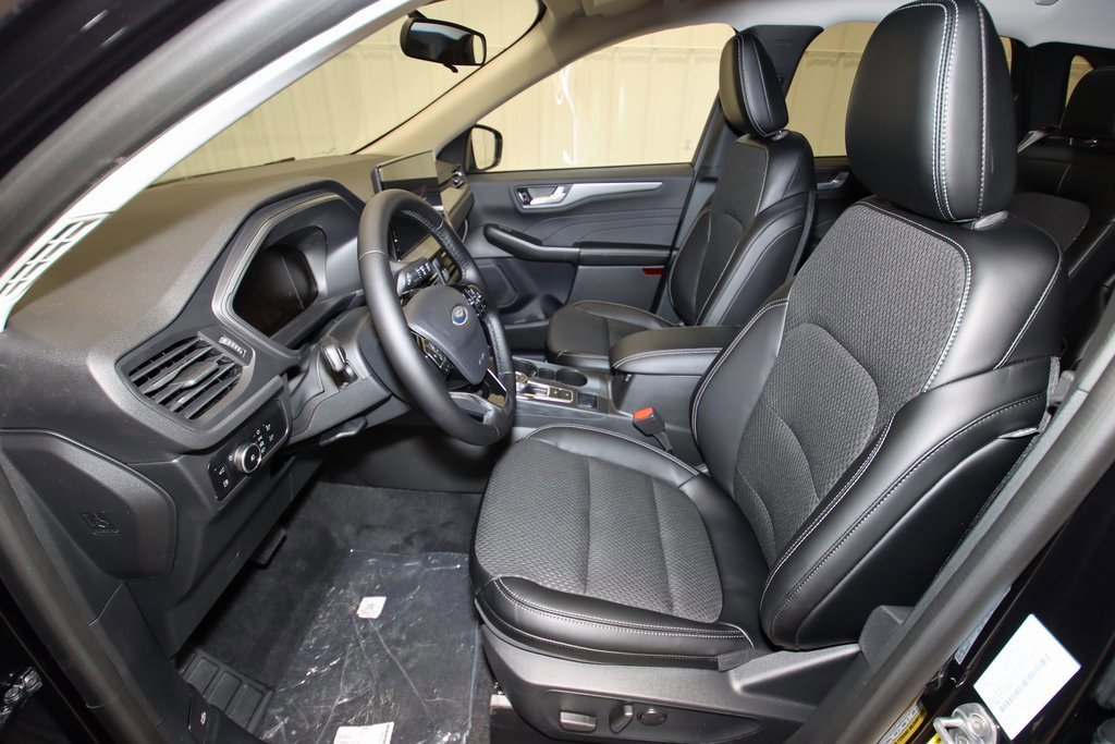 Certified 2024 Ford Escape SE image 30