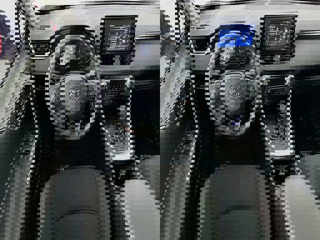 Used 2021 Toyota RAV4 LE image 13