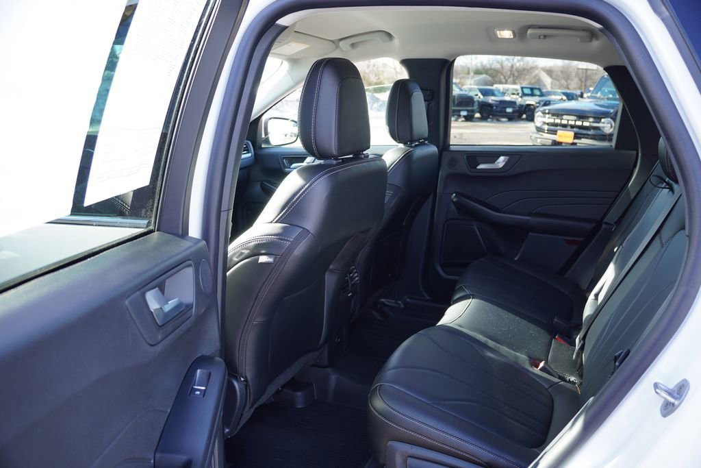 Certified 2025 Ford Escape Platinum w/ Premium Technology Package image 16