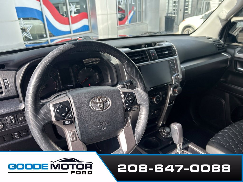 Used 2023 Toyota 4Runner SR5 AWD/4WD image 31