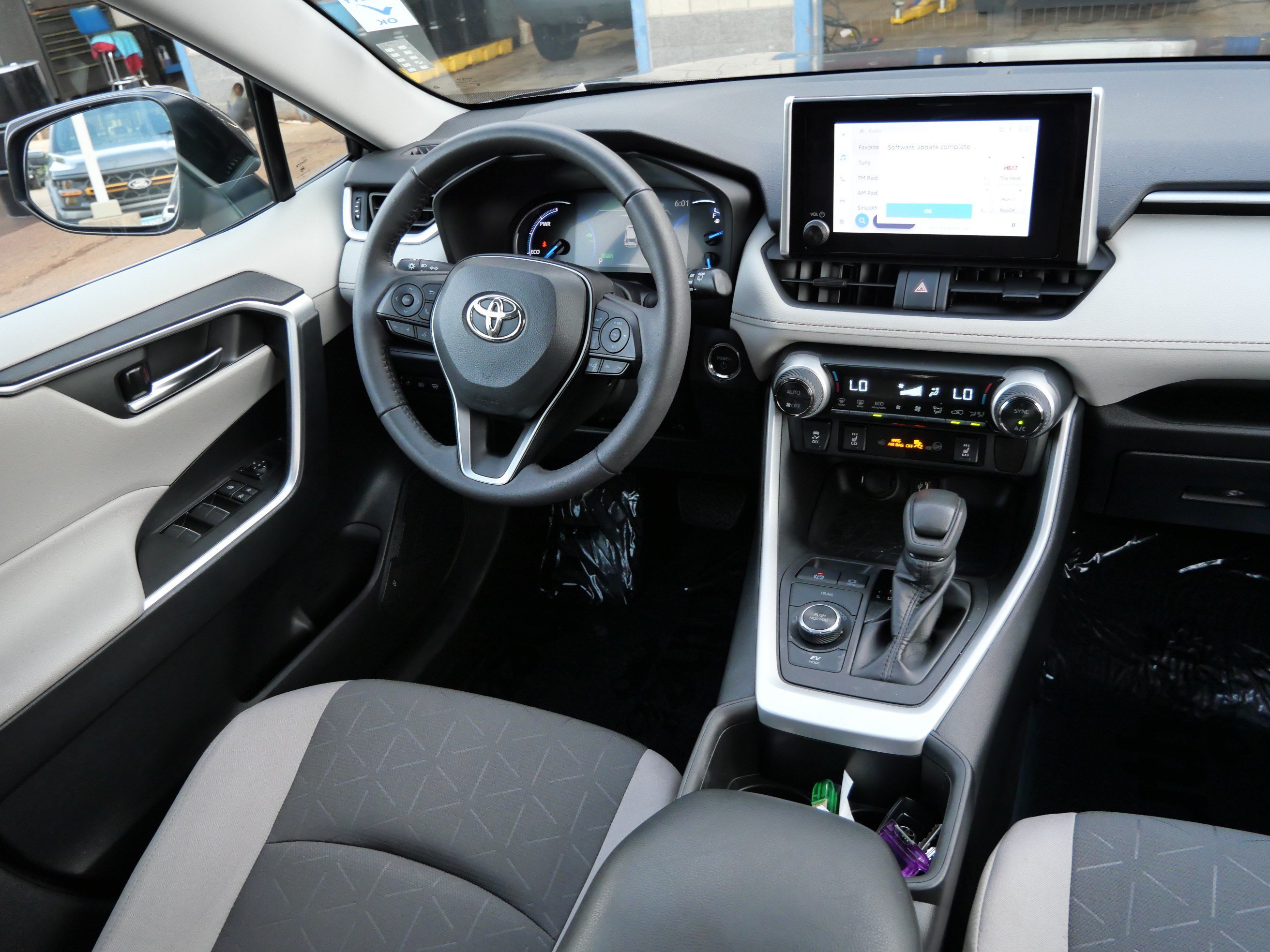 Used 2024 Toyota RAV4 XLE w/ Convenience Package AWD/4WD image 9