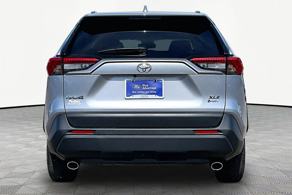 Used 2025 Toyota RAV4 XLE w/ Convenience Package AWD/4WD image 4